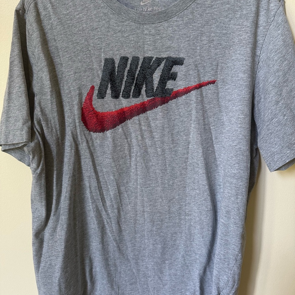 Nike Men's gray t-shirt size M
